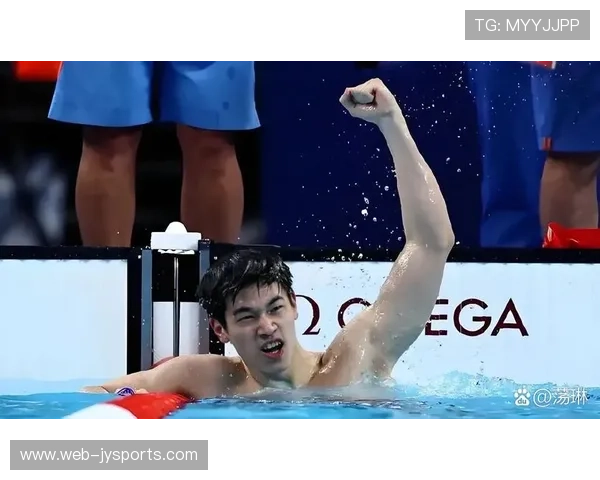 张展硕200米自由泳1分44秒86夺冠,潘展乐获季军 张展硕200米自由泳1分44秒86夺冠,潘展乐获季军