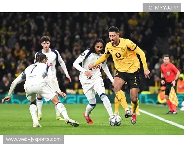 曼联2-0热刺终结8场不胜魔咒，罗梅罗开场29分钟直红罚下，卡里克率队4连胜